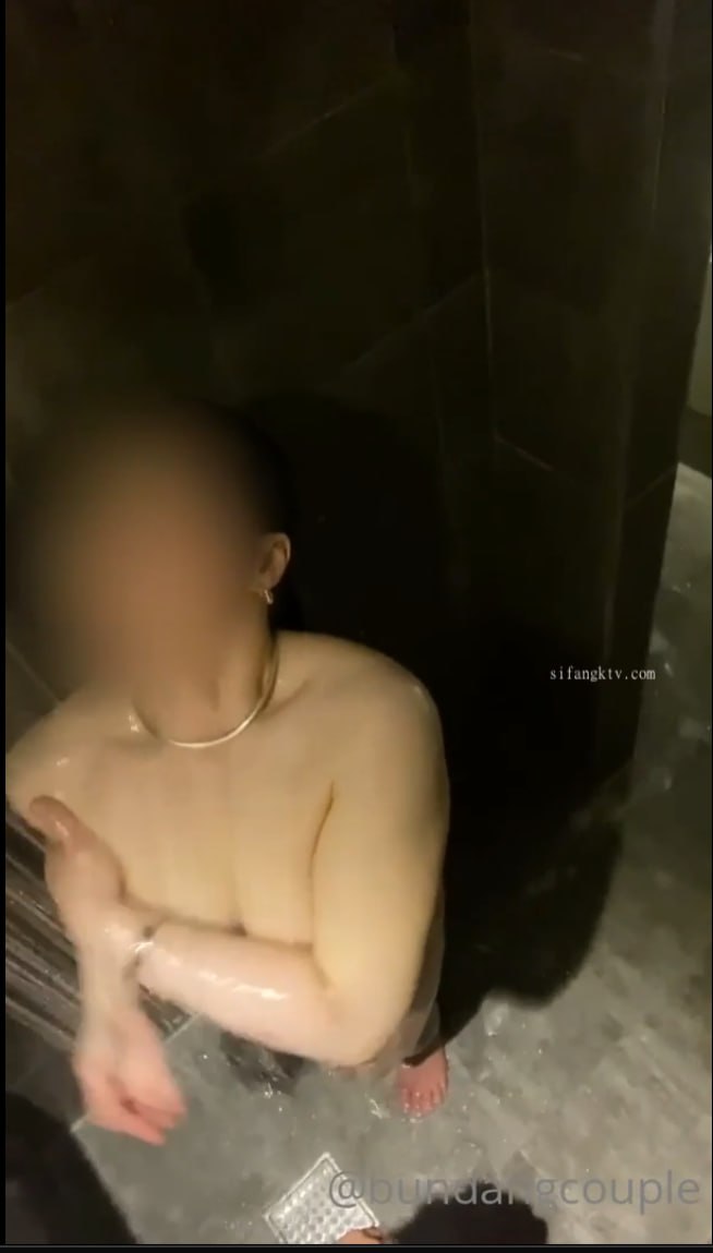 兒子朋友與我維持五年的情侶關係。玩火遊戲中與年輕小子沉溺於中出 白石茉莉奈